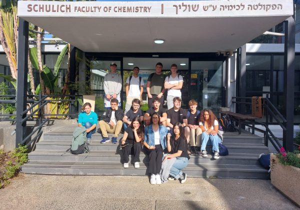 סיור תלמידי כימיה בטכניון