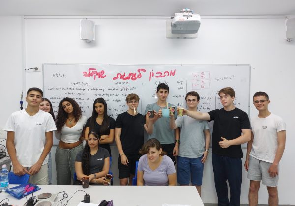 פעילות “עוגה כימית” – כיתה י’